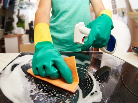 Deep cleaning equipment for hard floor maintenance